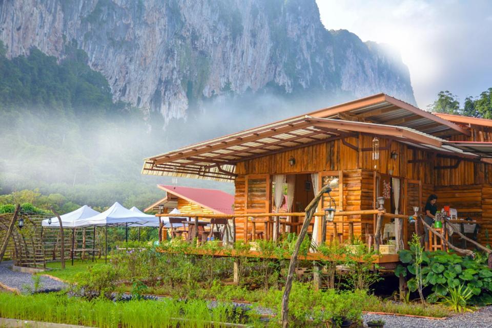 Bansuanphutarn Hotel Ban Pha Saeng Lang Exterior foto