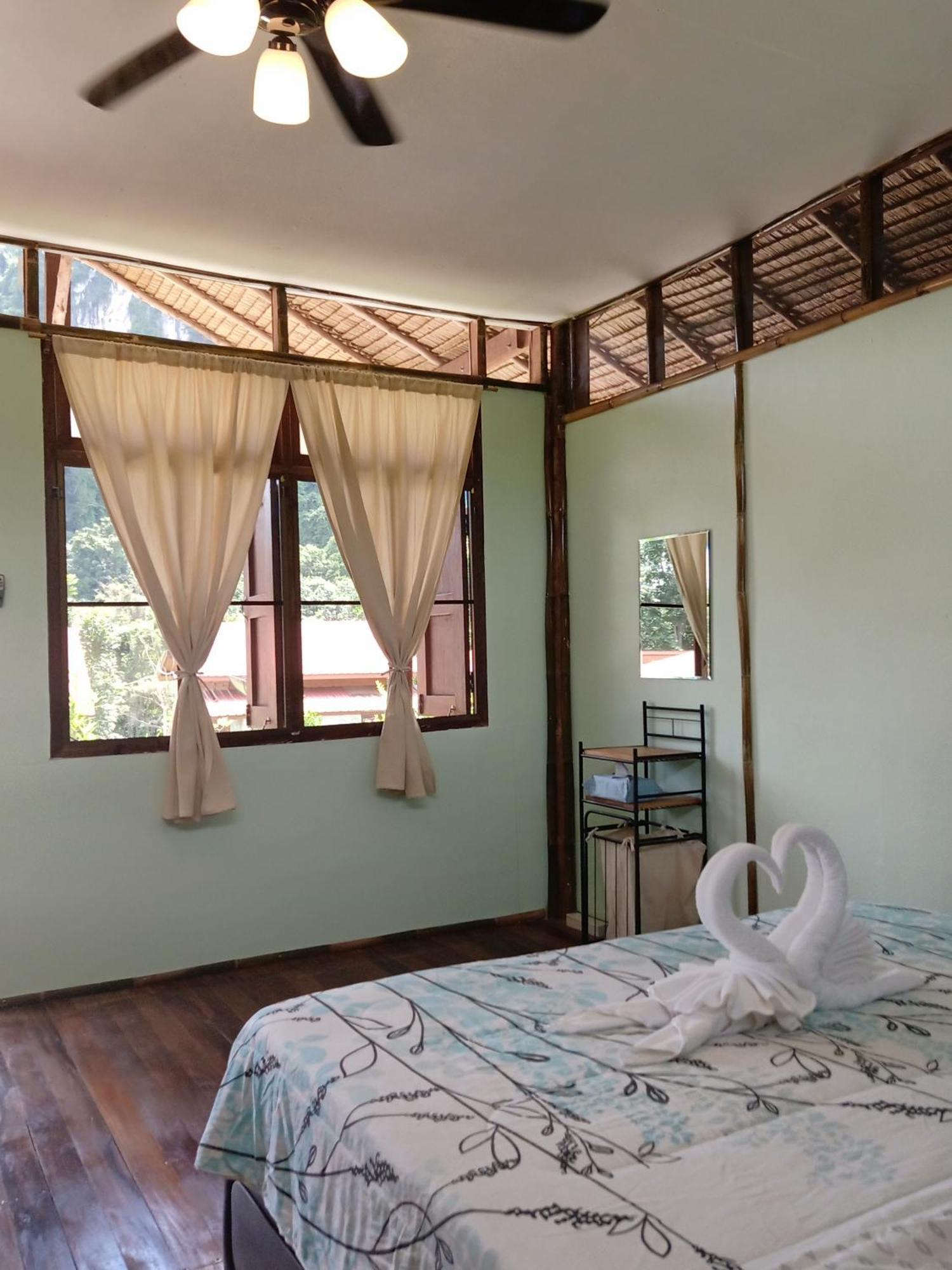 Bansuanphutarn Hotel Ban Pha Saeng Lang Exterior foto